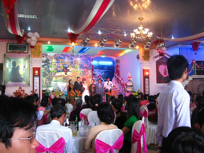 Trung tâm tiệc cưới Hoàng Gia